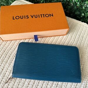 Louis Vuitton Blue Epi Organizer Zippy Wallet